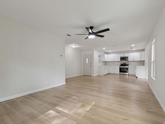 3rd image of 611 BASSWOOD DR