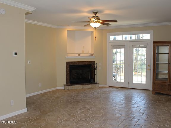 2nd image of 302 Lakeview Court