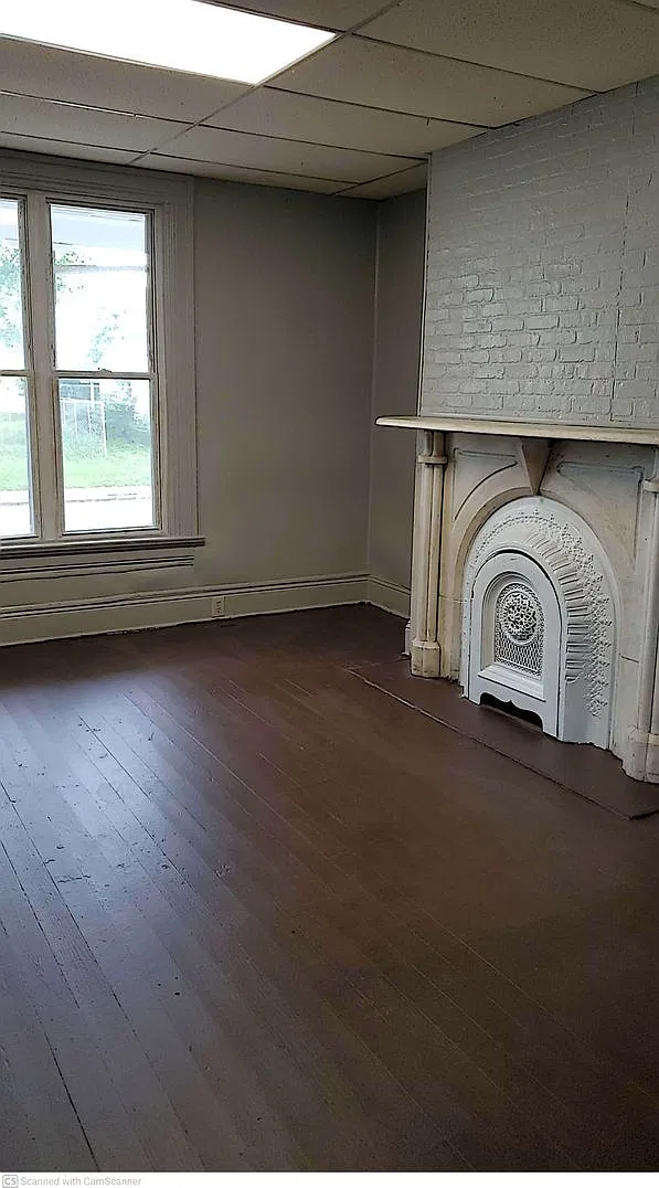 Refreshed and ready for rent! Close to everything 2 bed 1 bath — Photo 3