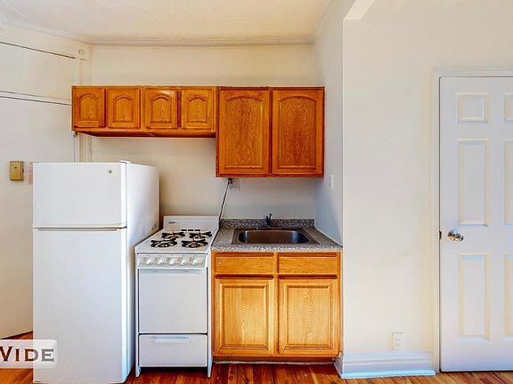 4th image of 348 E 65th St #20A
