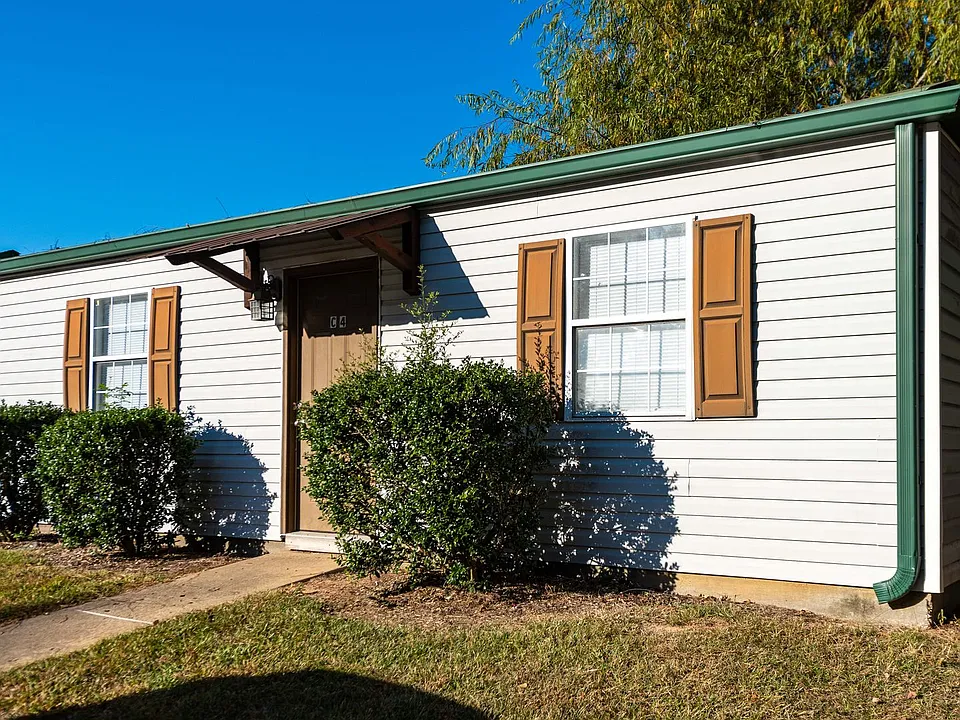215 Hartfield Rd