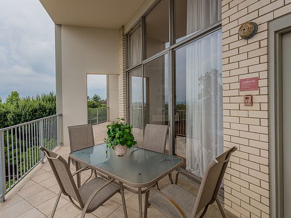 Double 20ft. Balcony