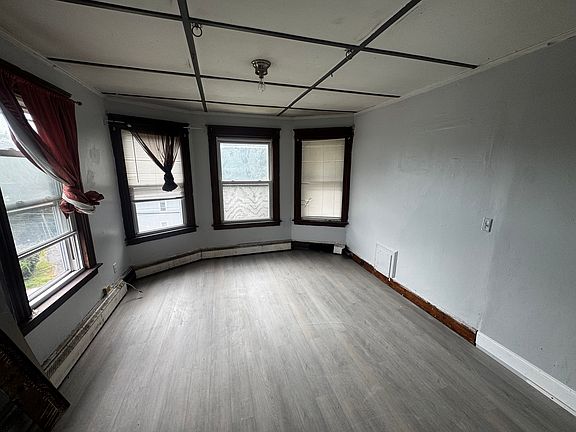 5th image of 54 Aurora St #2