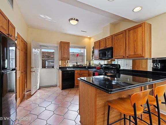 4th image of 3055 W Sunnyside Ave #3