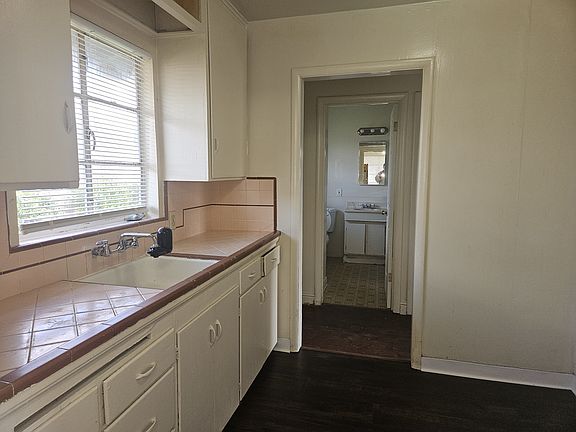 3rd image of 2122 N 1st St