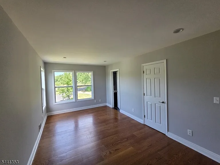 4 Michael Ct — Photo 7