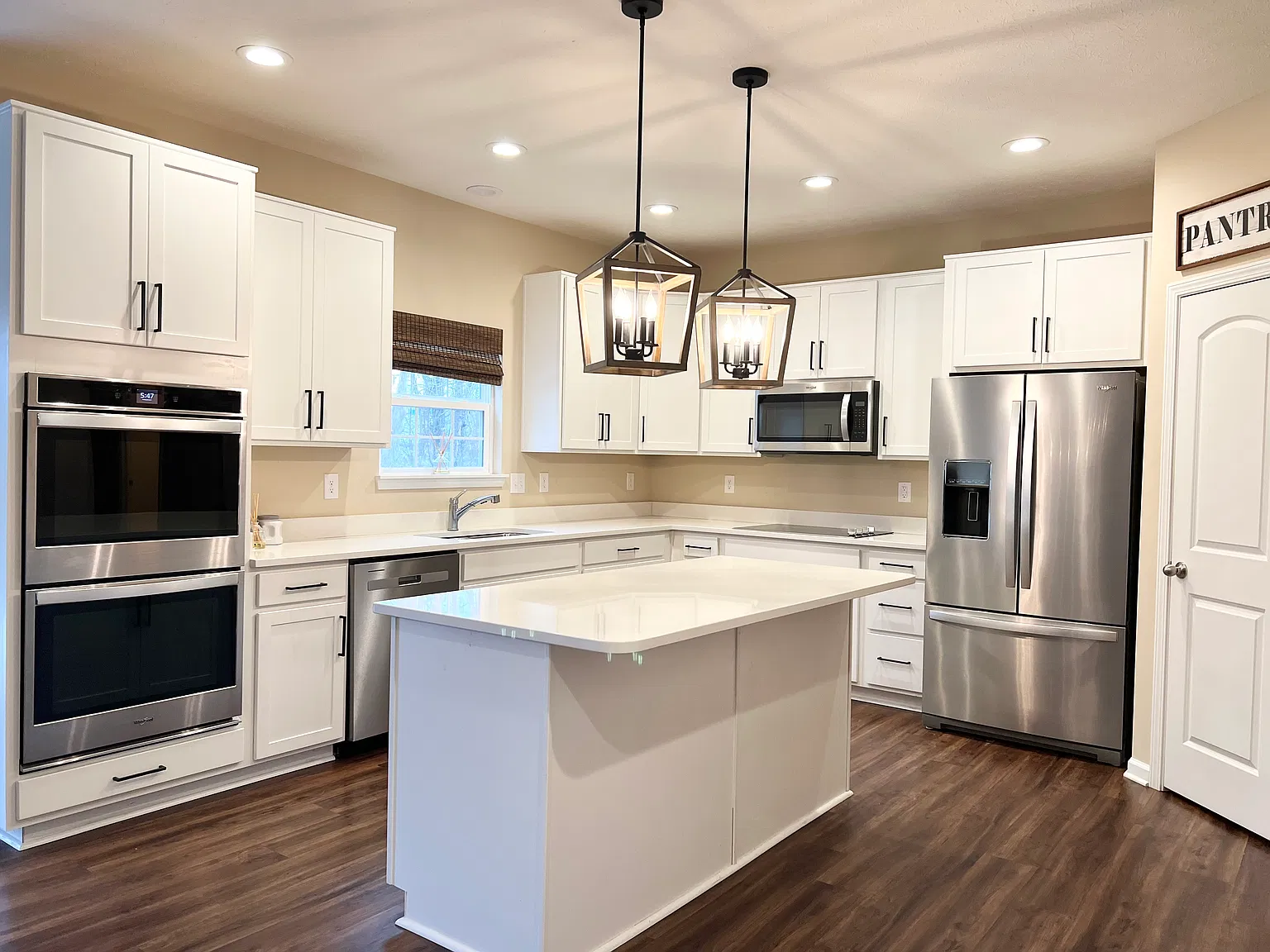 3 bed, 2.5 bath, 2598 sqft, $2,500 — Photo 2