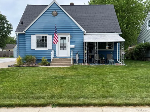 907 Napier Ave, Saint Joseph, MI 49085