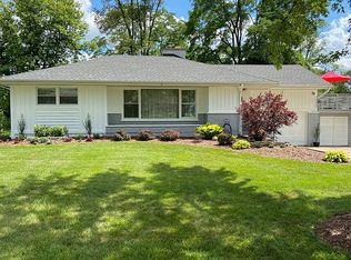 813 80th St, Downers Grove, IL 60516