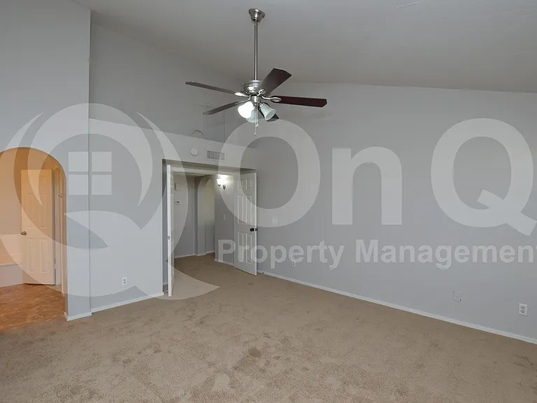 2808 E Nora St — Photo 13