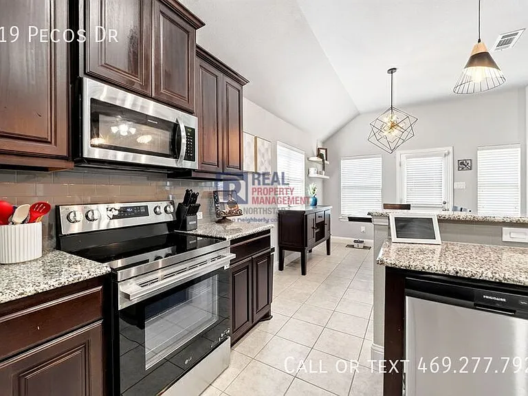 319 Pecos Dr — Photo 15