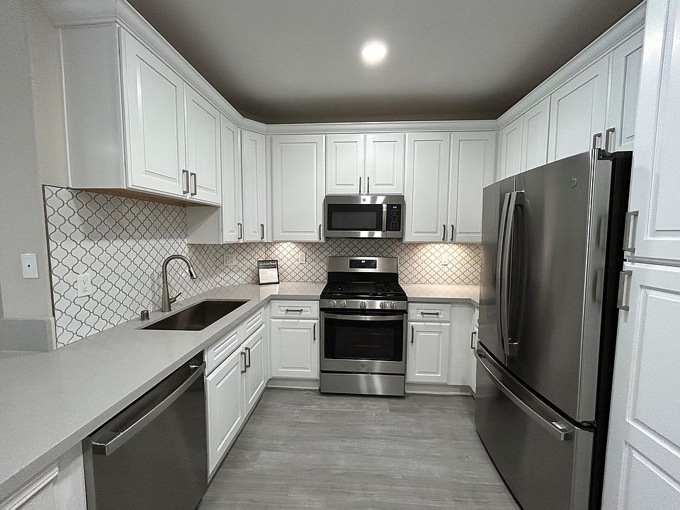 1st image of 6221 W 3rd St #4-121