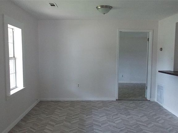 2nd image of 613 Don St