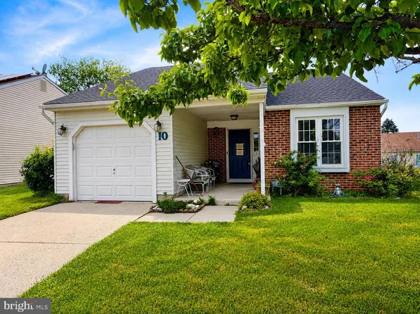 10 Adner Dr, Mount Laurel, NJ 08054