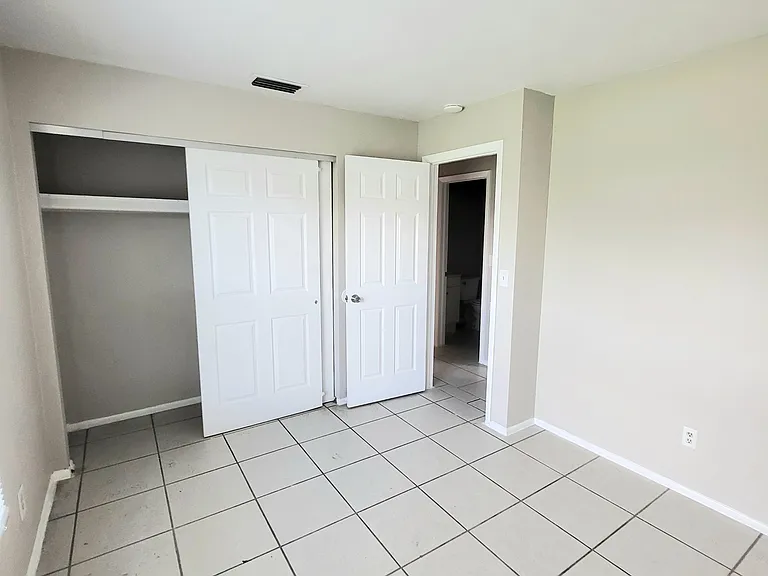 406 NE 24th Pl #2 — Photo 10