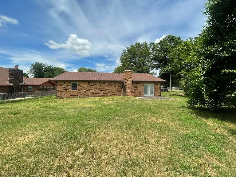 1252 S 27th Pl — Photo 34
