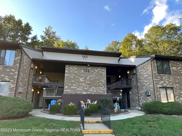 163 Cross Slope Court #J, Manalapan, NJ 07726