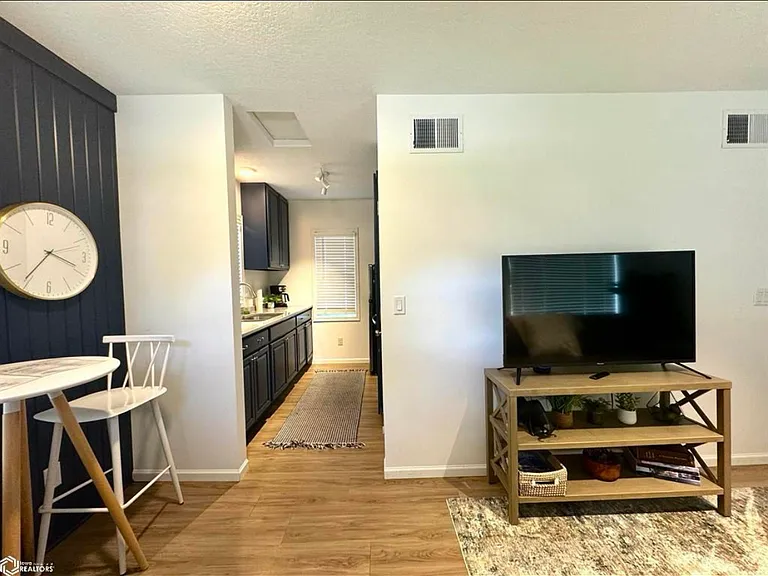 1407 S Shore Dr — Photo 12