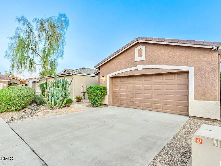 2809 E Janice Way — Photo 3