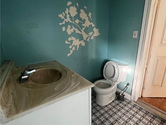 5th image of 3063 W 47th St