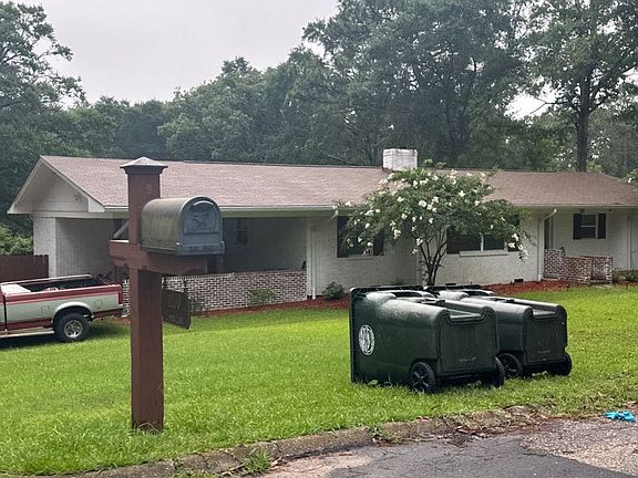 3rd image of 1100 Lenora Ln