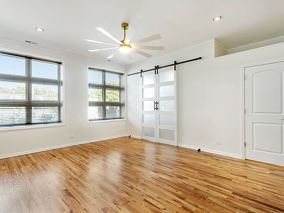 3rd image of 5519 N Broadway St APT 2W