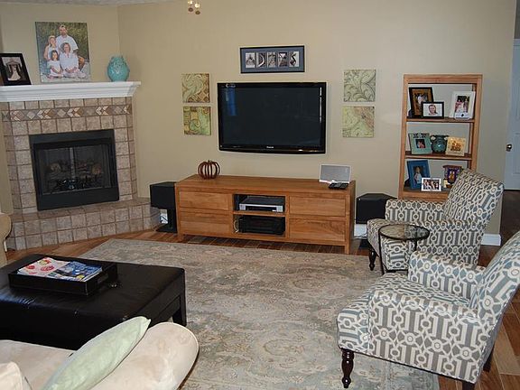 3rd image of 204 Katy Beth Ln