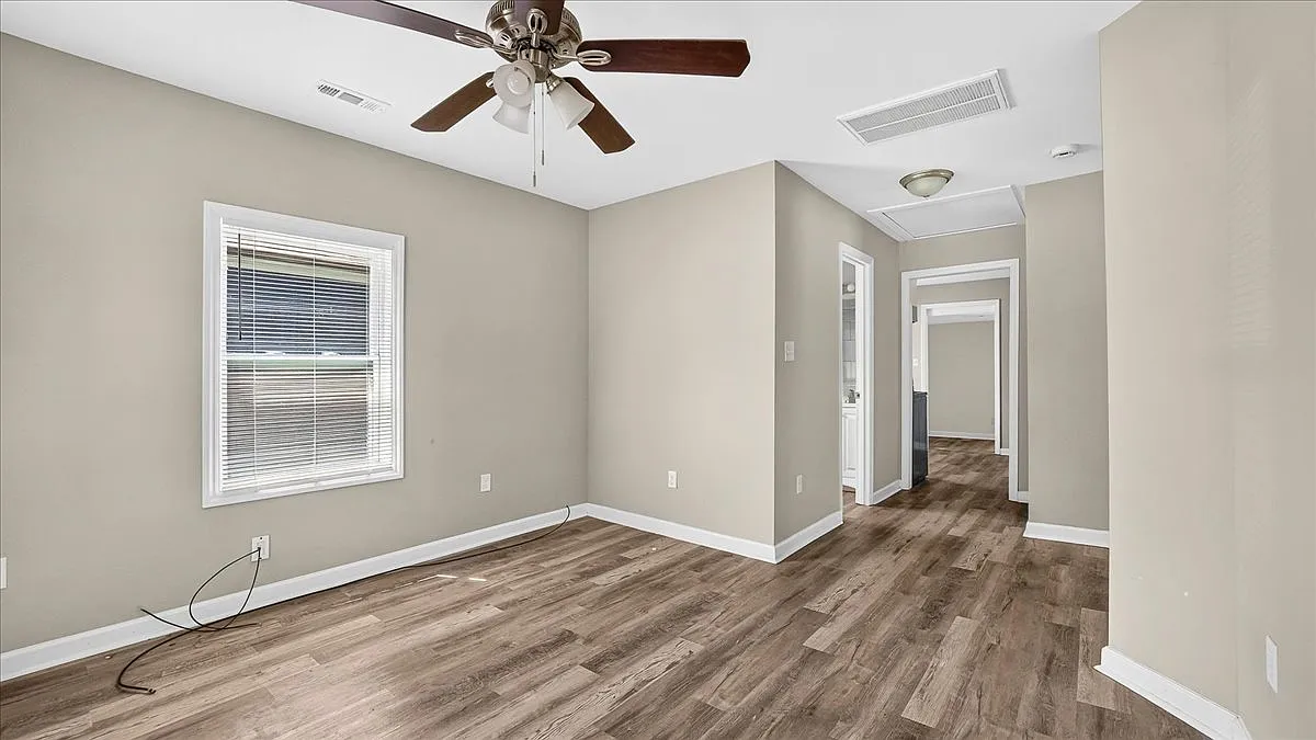 3 bed, 900 sqft, $1,225 — Photo 4