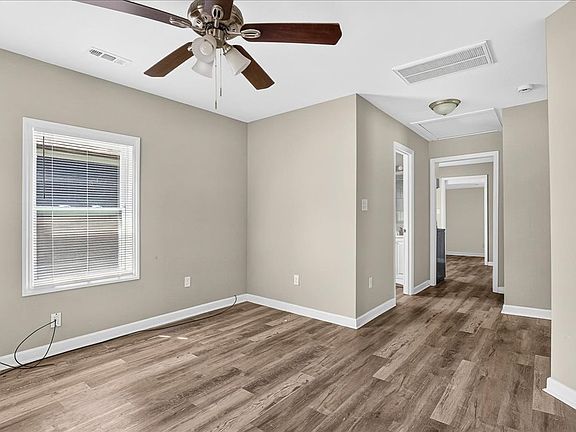 4th image of 415 Spring Ct
