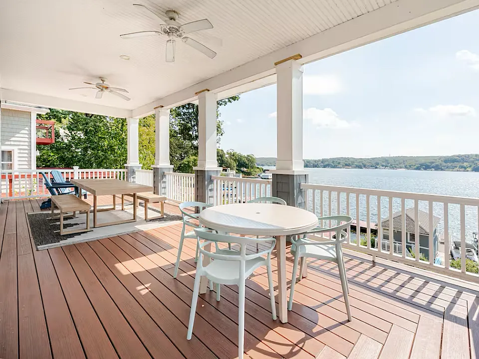 307 Lakeside Blvd
