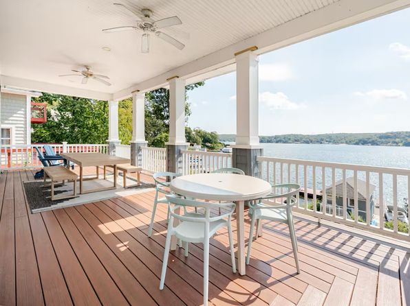 307 Lakeside Blvd