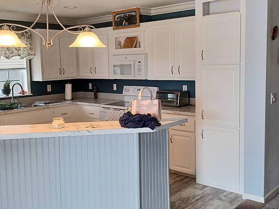 4th image of 14336 Cortland Dr #10