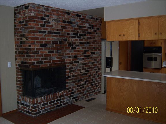 Kitchen/Family w/Fireplace