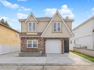 20 Cameron Ave, Staten Island, NY 10305