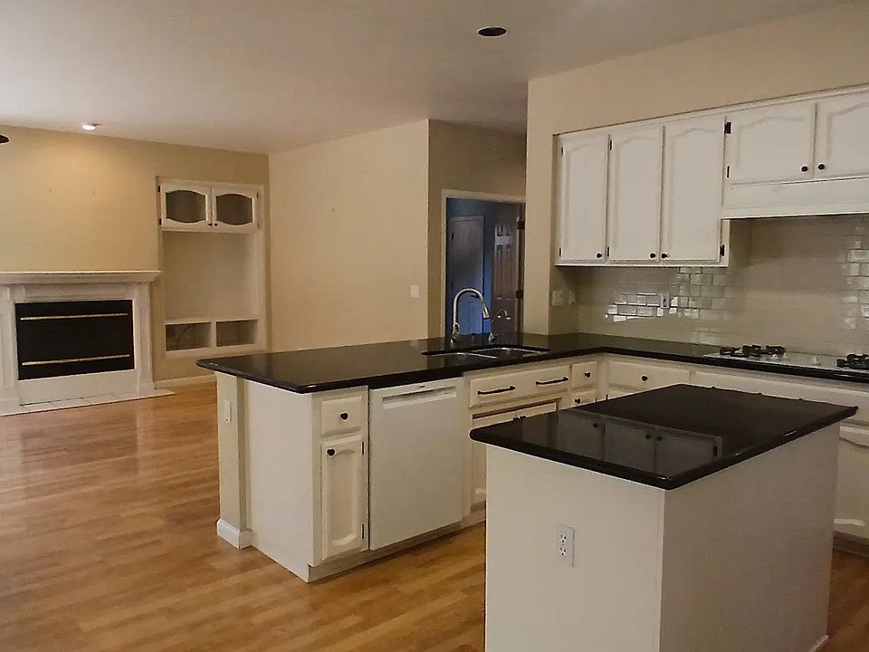 2913 Prado Ln