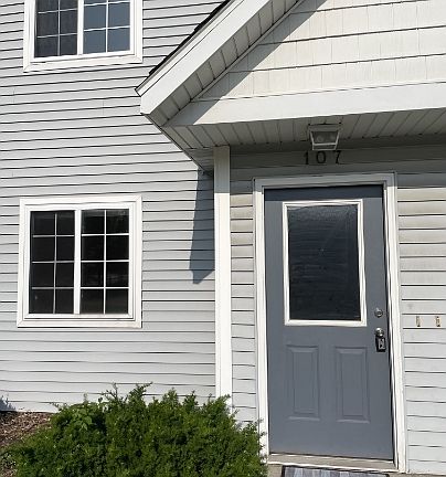 2nd image of 1041 E 16th St #107