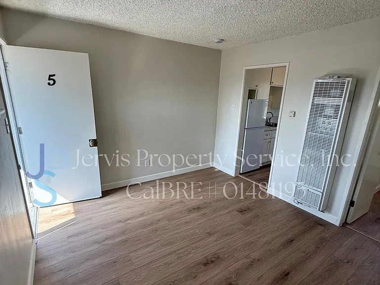 4610 E 52nd Pl #5 — Photo 2