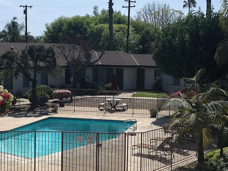 El Cortez Apartments — Photo 22
