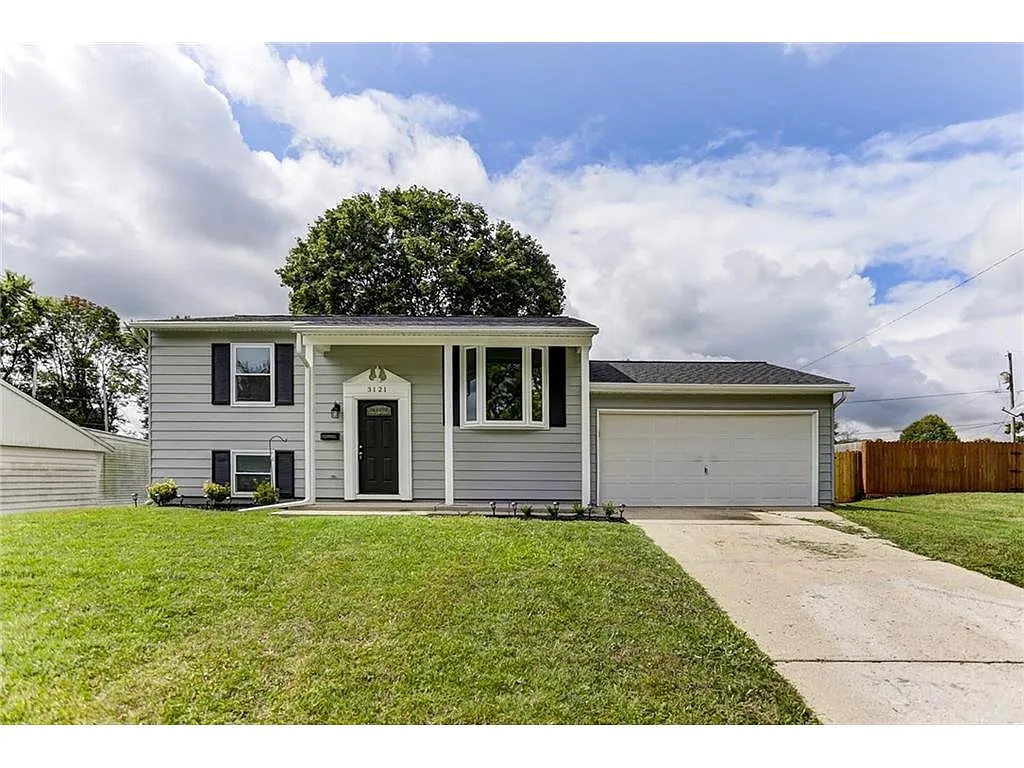3121 Nantucket St photo 1