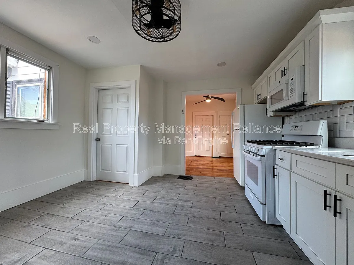 Building Photo - 36 Timson St #1