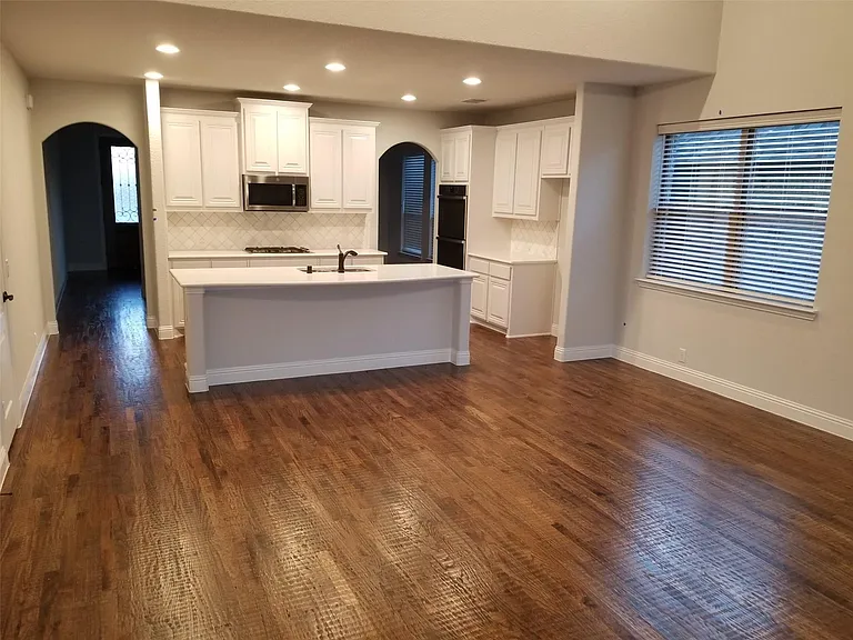 2113 Burke Dr — Photo 5