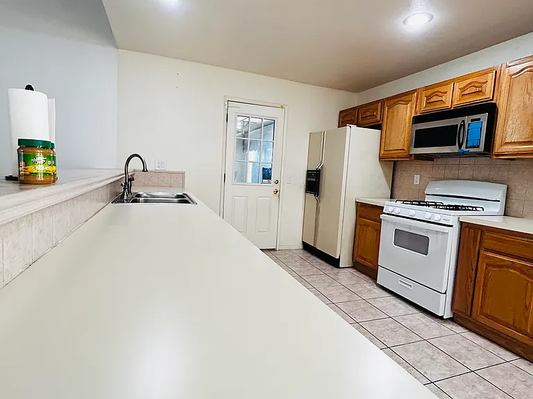 2346 Seabright Ave — Photo 4