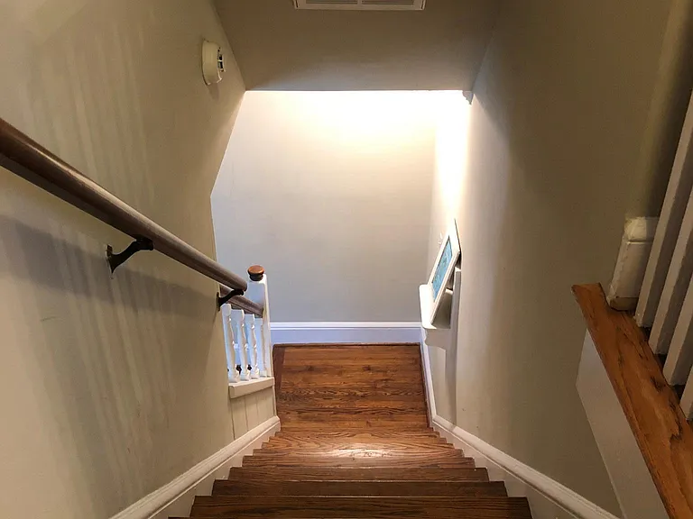 2107 Queens Rd W — Photo 14