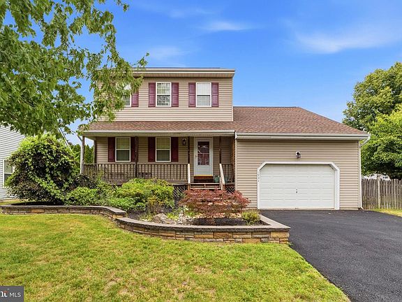 2nd image of 1934 Colonial Dr