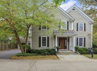 979 Maplewood Rd, Lake Forest, IL 60045