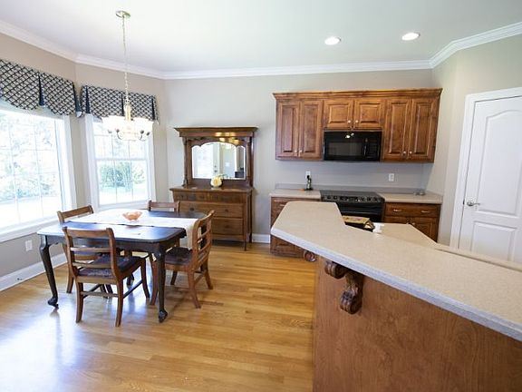4th image of 103 Princeton Ct