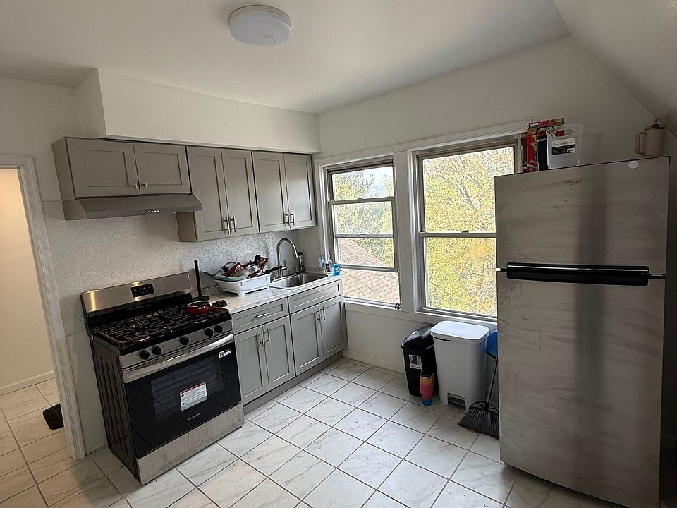 1st image of 795 S Main St APT 4