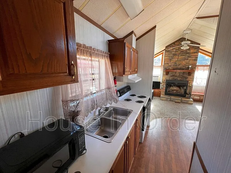 1 bed, 1.0 bath, 524 sqft, $1,195 — Photo 2