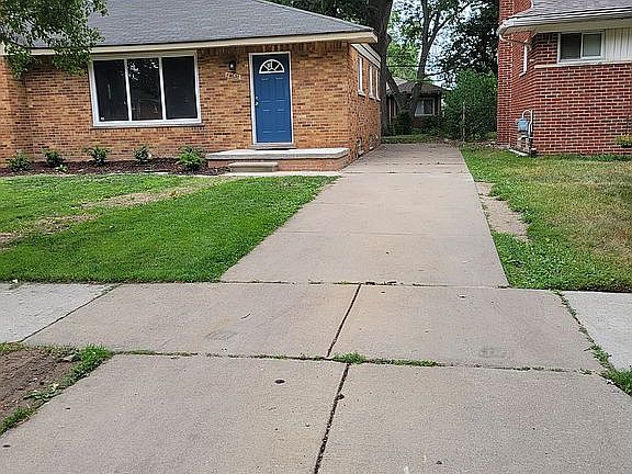 5th image of 14620 Pearson Ave
