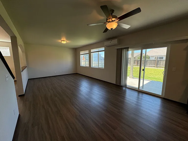 2108 W Sunnyview Ln — Photo 3